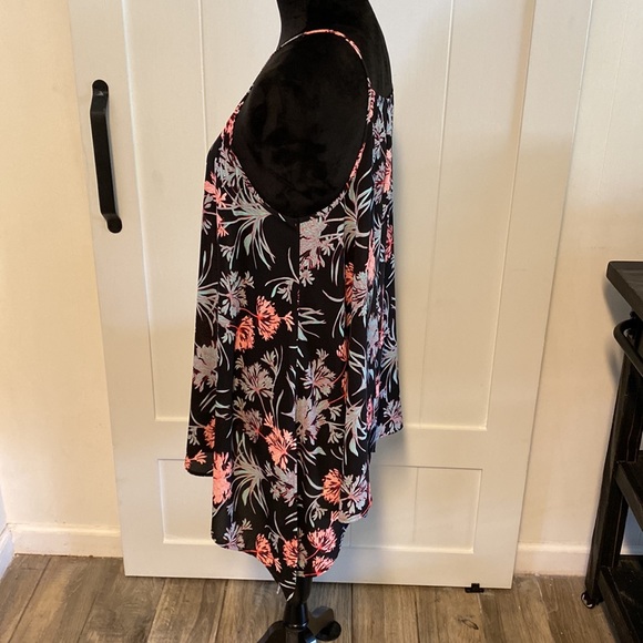 Express Asymmetrical Hem Blouse - Picture 4 of 7